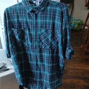 Relaxed Green Plaid Button-Down Shirt with Chest Pockets